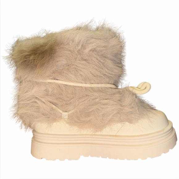faux fur boots women’s size 7 in cream beige - Picture 5 of 6